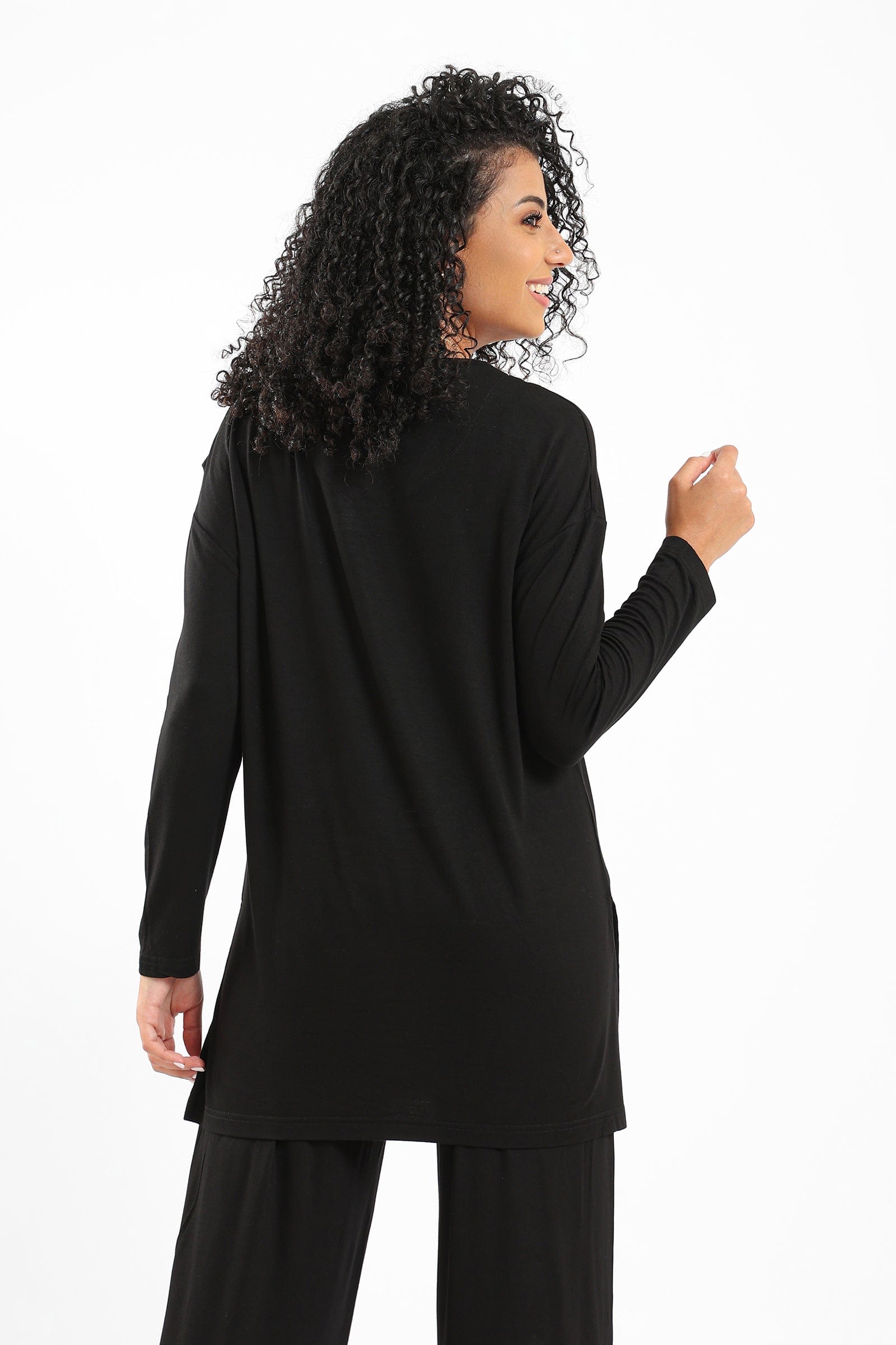 كارينا بلوزة سادة واسعة مريحة كم طويل