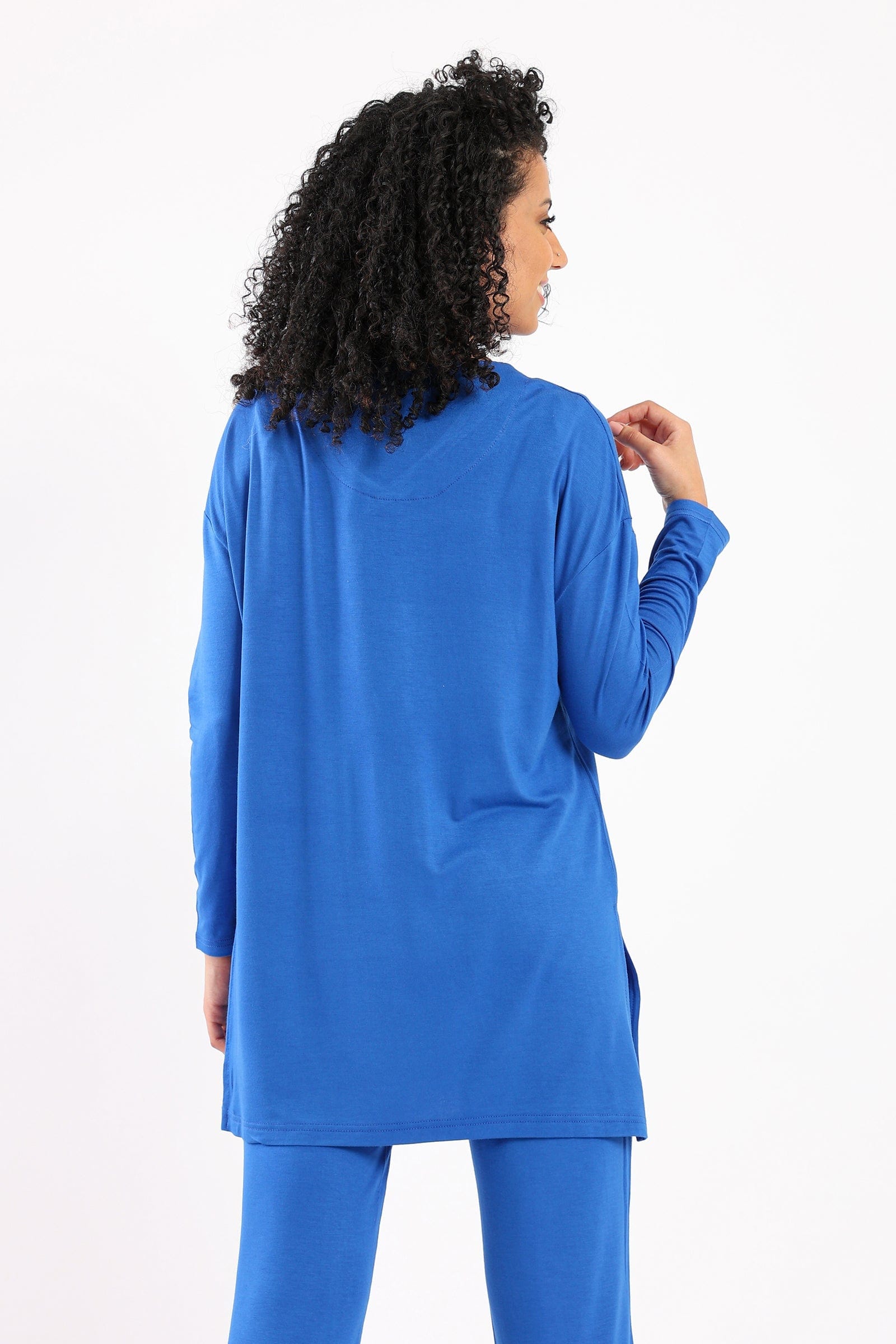 كارينا بلوزة سادة واسعة مريحة كم طويل