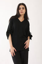 كارينا بلوزة سادة بأكمام طويلة بربطة عنق