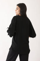 كارينا بلوزة سادة بأكمام طويلة بربطة عنق