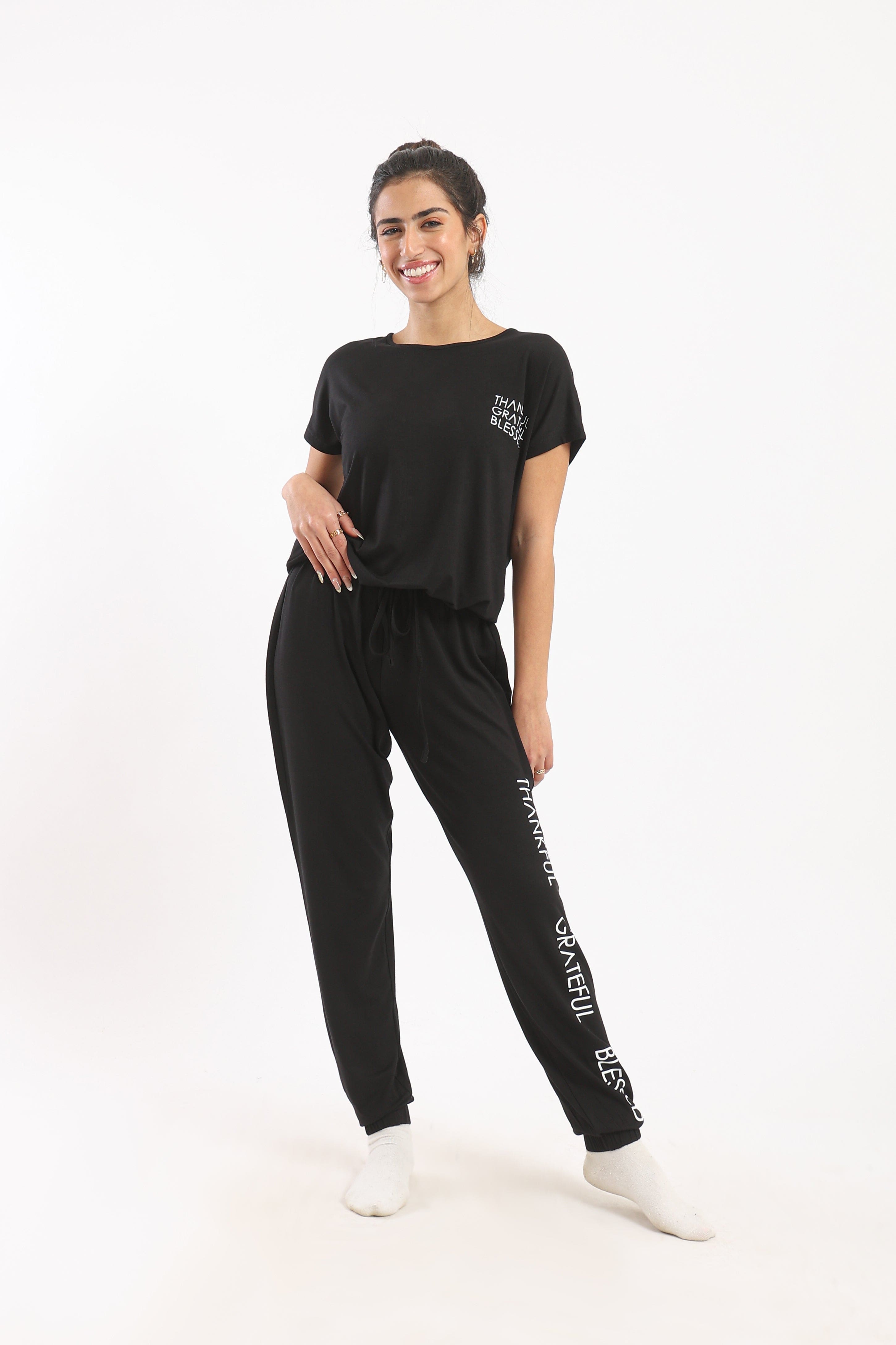 كارينا طقم بيجامة تيشيرت نص كم وبنطلون