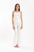 كارينا طقم بيجامة بلوزة بحمالات قابلة للتعديل وبنطلون سادة