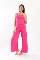 كارينا طقم بيجامة بلوزة بحمالات قابلة للتعديل وبنطلون سادة