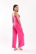 كارينا طقم بيجامة بلوزة بحمالات قابلة للتعديل وبنطلون سادة