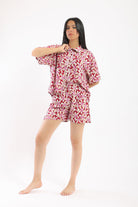 كارينا طقم بيجامة قميص وشورت بطبعة مشجرة كم قصير ملون