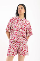 كارينا طقم بيجامة قميص وشورت بطبعة مشجرة كم قصير ملون