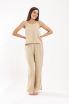 كارينا طقم بيجامة بلوزة حمالات وبنطلون طويل وواسع