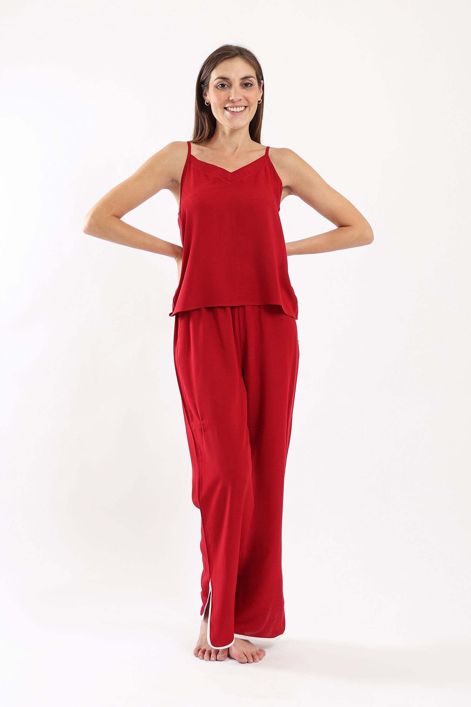 كارينا طقم بيجامة بلوزة حمالات وبنطلون طويل وواسع