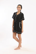 كارينا بيجامة رومبير قصيرة نص كم بأزرار وفيونكة أمامية أسود