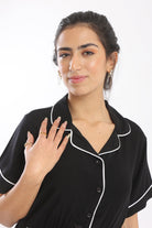 كارينا بيجامة رومبير قصيرة نص كم بأزرار وفيونكة أمامية أسود