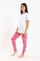 كارينا طقم بيجامة تيشيرت وليقنز سليم منقوش أبيض