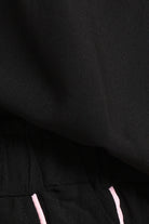 كارينا طقم بيجامة بلوزة وبنطلون بفتحة رقبة على شكل V