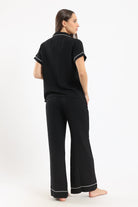 كارينا طقم بيجامة قميص بياقة كم قصير وبنطلون