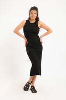 كارينا فستان ميدي سادة بياقة مستديرة