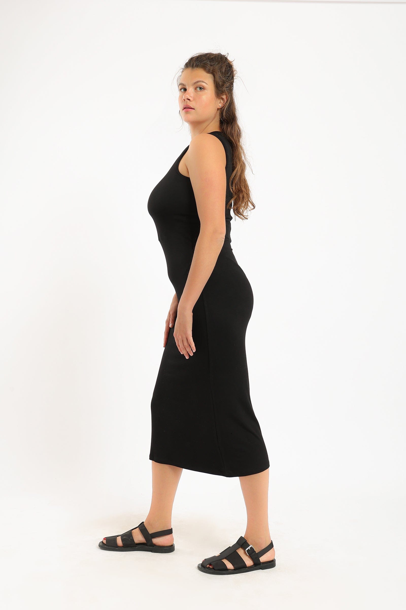 كارينا فستان ميدي سادة بياقة مستديرة