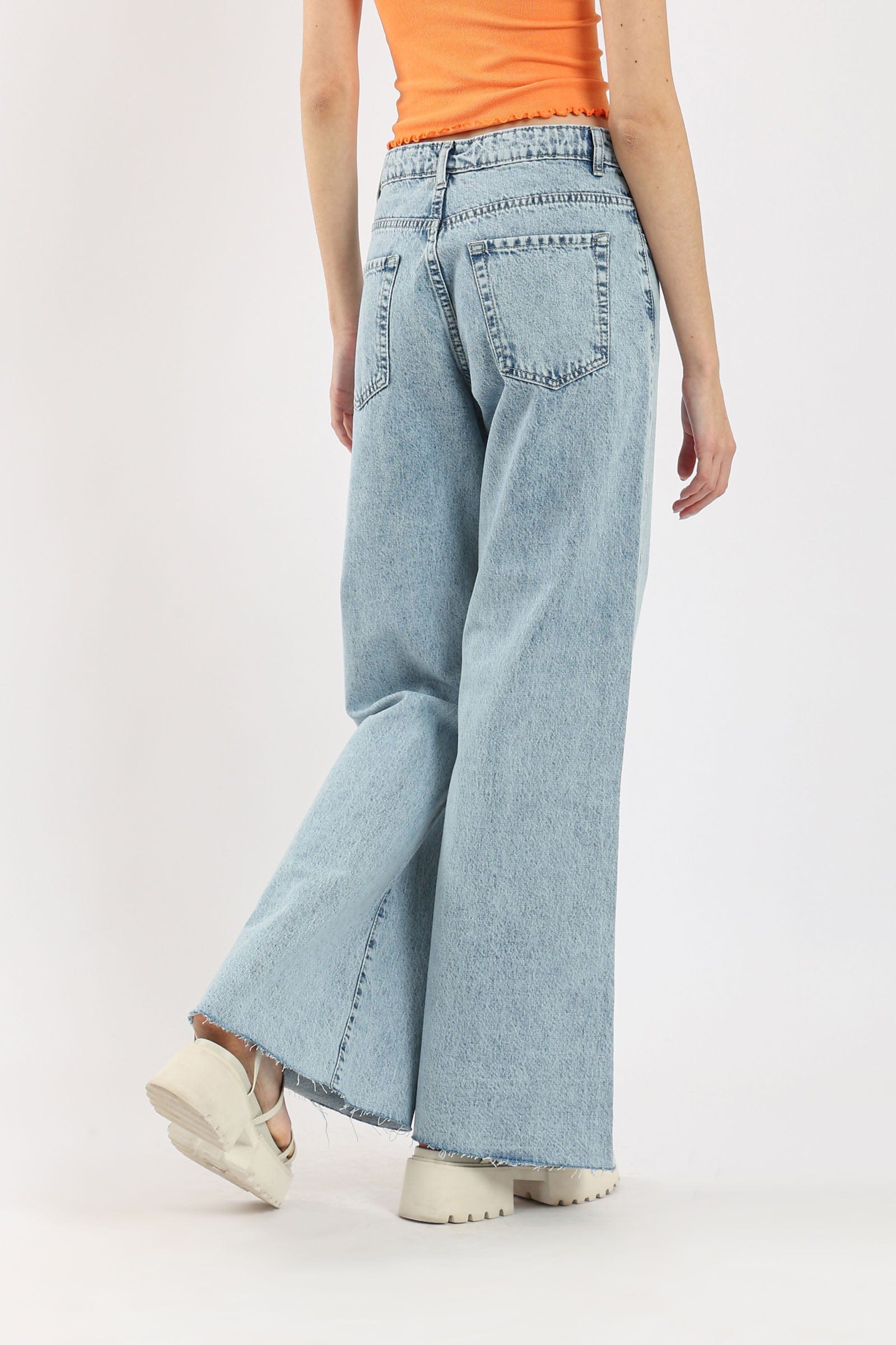 كارينا بنطال جينز واسع بجيوب نسائي