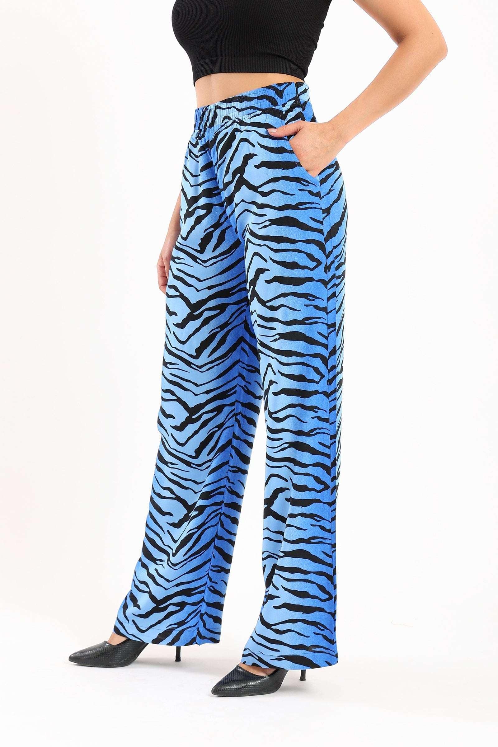 كارينا بنطال فضفاض مطبوع أسود وأزرق ملون