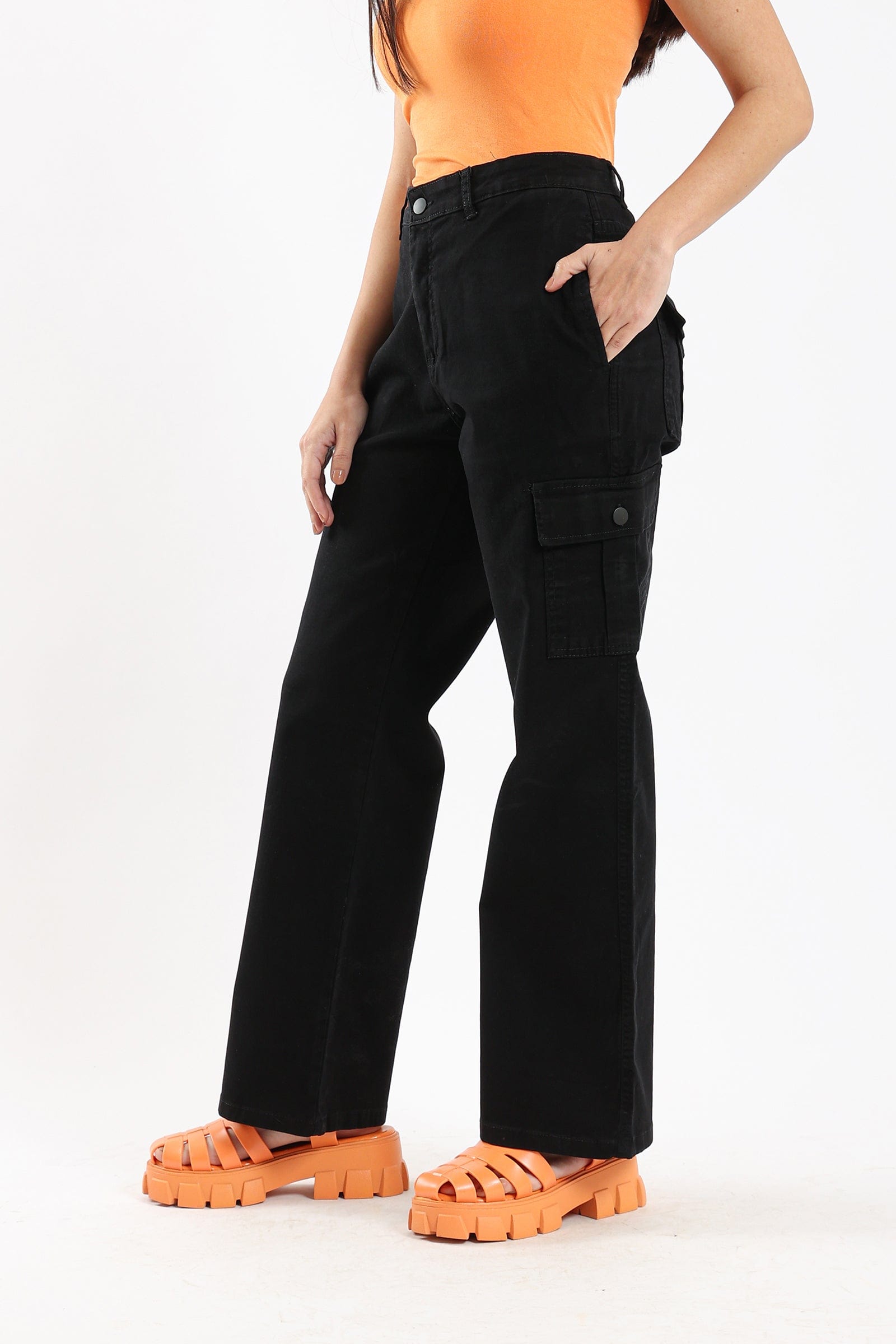 كارينا بنطلون كارجو بجيوب بقصّة مستقيمة