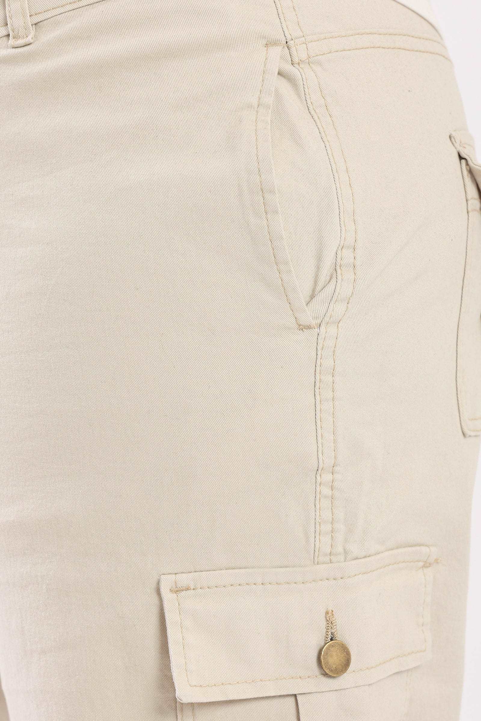 بنطلون كارجو بجيوب بقصّة مستقيمة