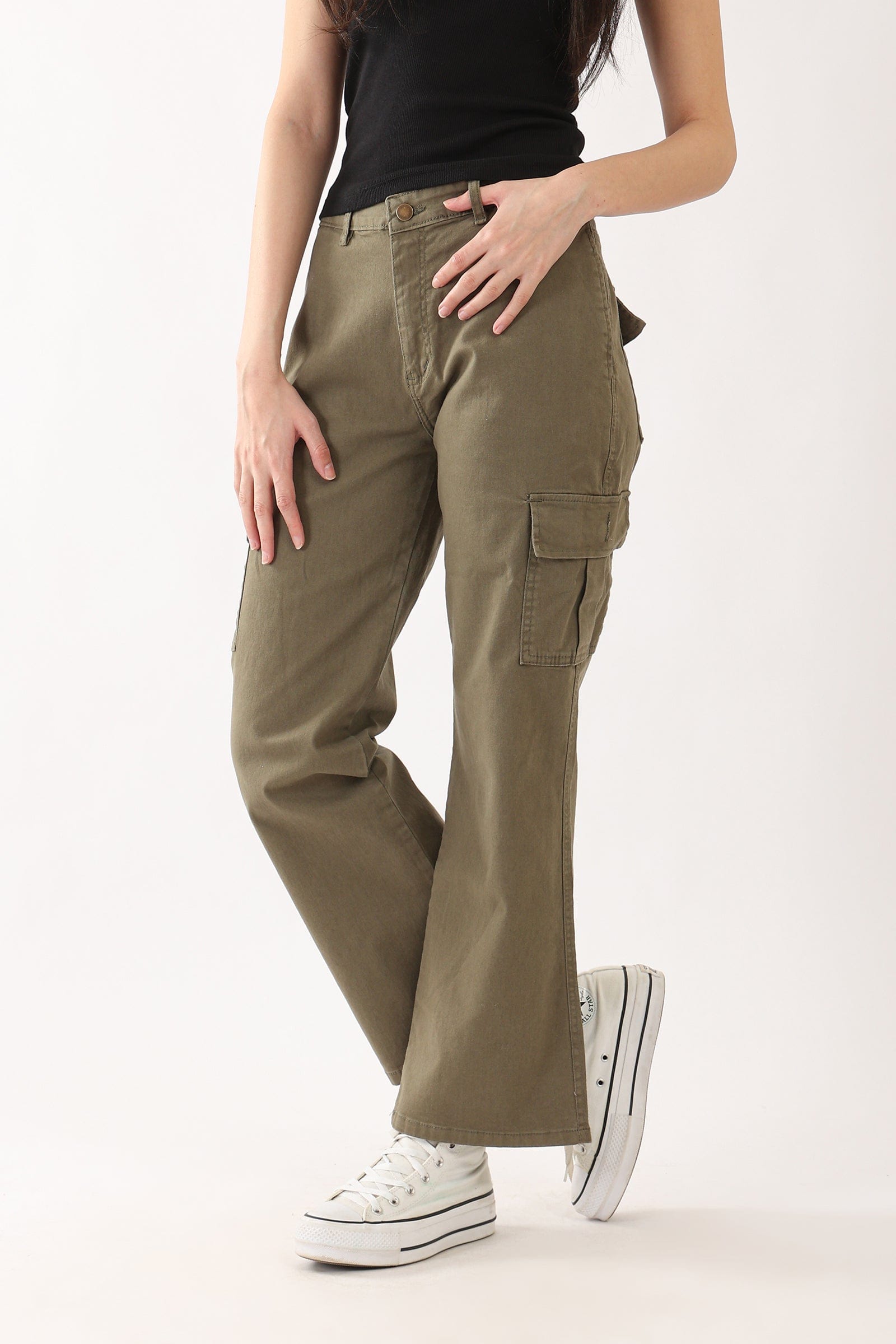 كارينا بنطلون كارجو بجيوب بقصّة مستقيمة