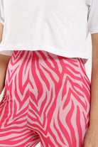 كارينا طقم بيجامة شورت منقوش وتيشيرت بطبعة أبيض