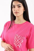 كارينا طقم بيجامة تيشيرت وبنطلون بطبعة حمار وحشي وردي