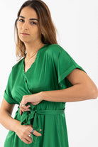 كارينا فستان بتصميم ملفوف سادة بفتحة صدر V نسائي