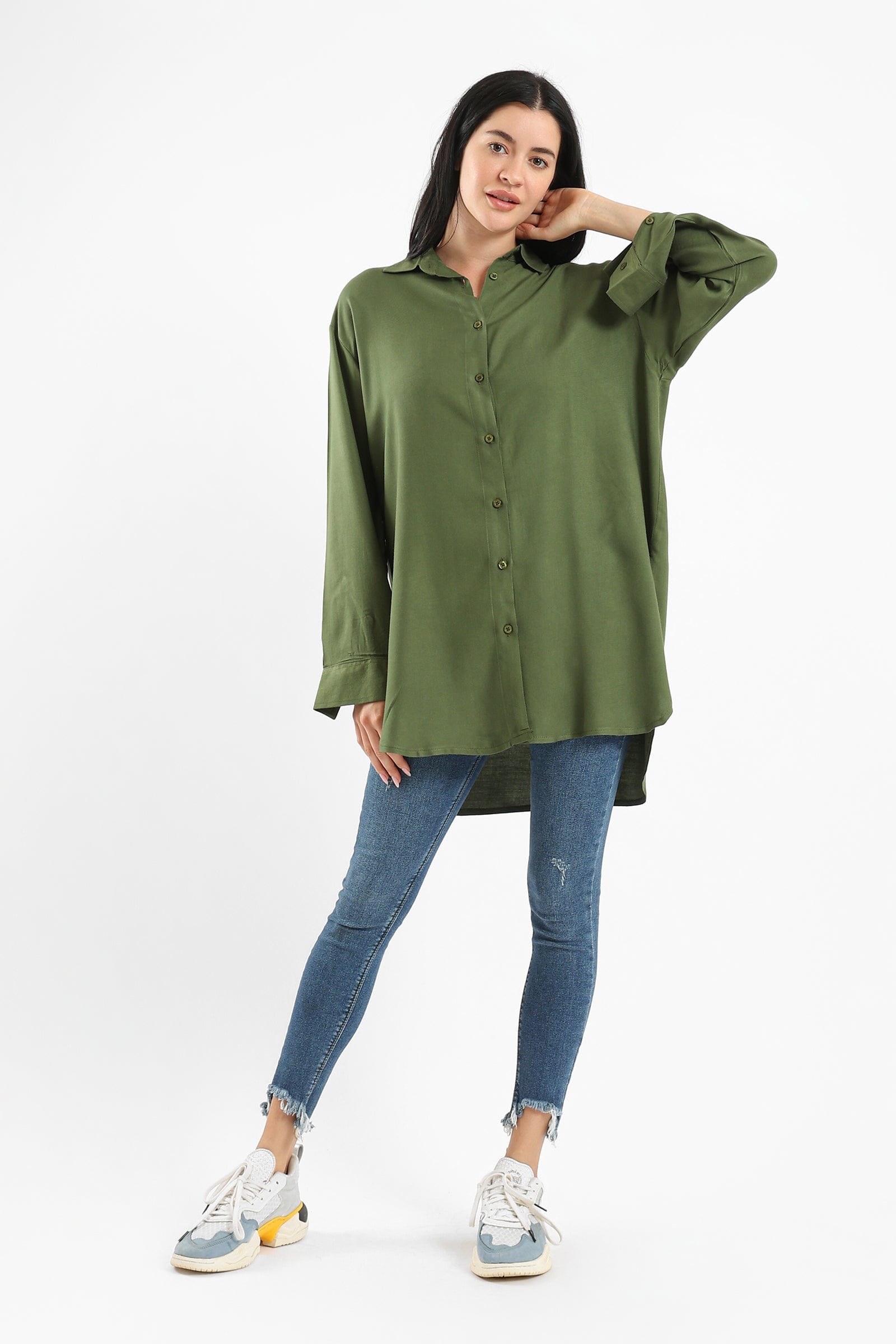 كارينا قميص أوفر سايز بأزرار أمامية بياقة مريحة كم طويل