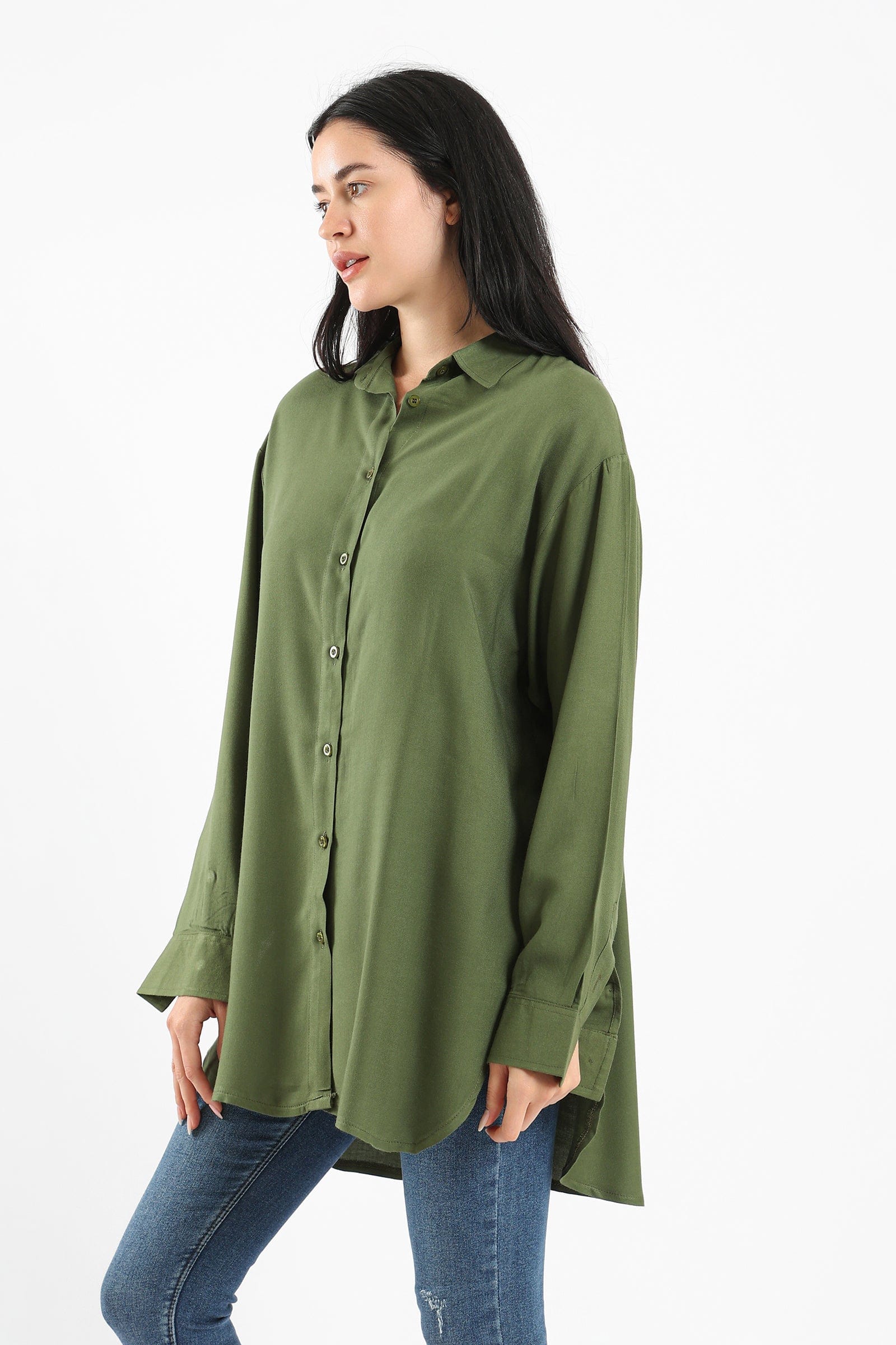 كارينا قميص أوفر سايز بأزرار أمامية بياقة مريحة كم طويل