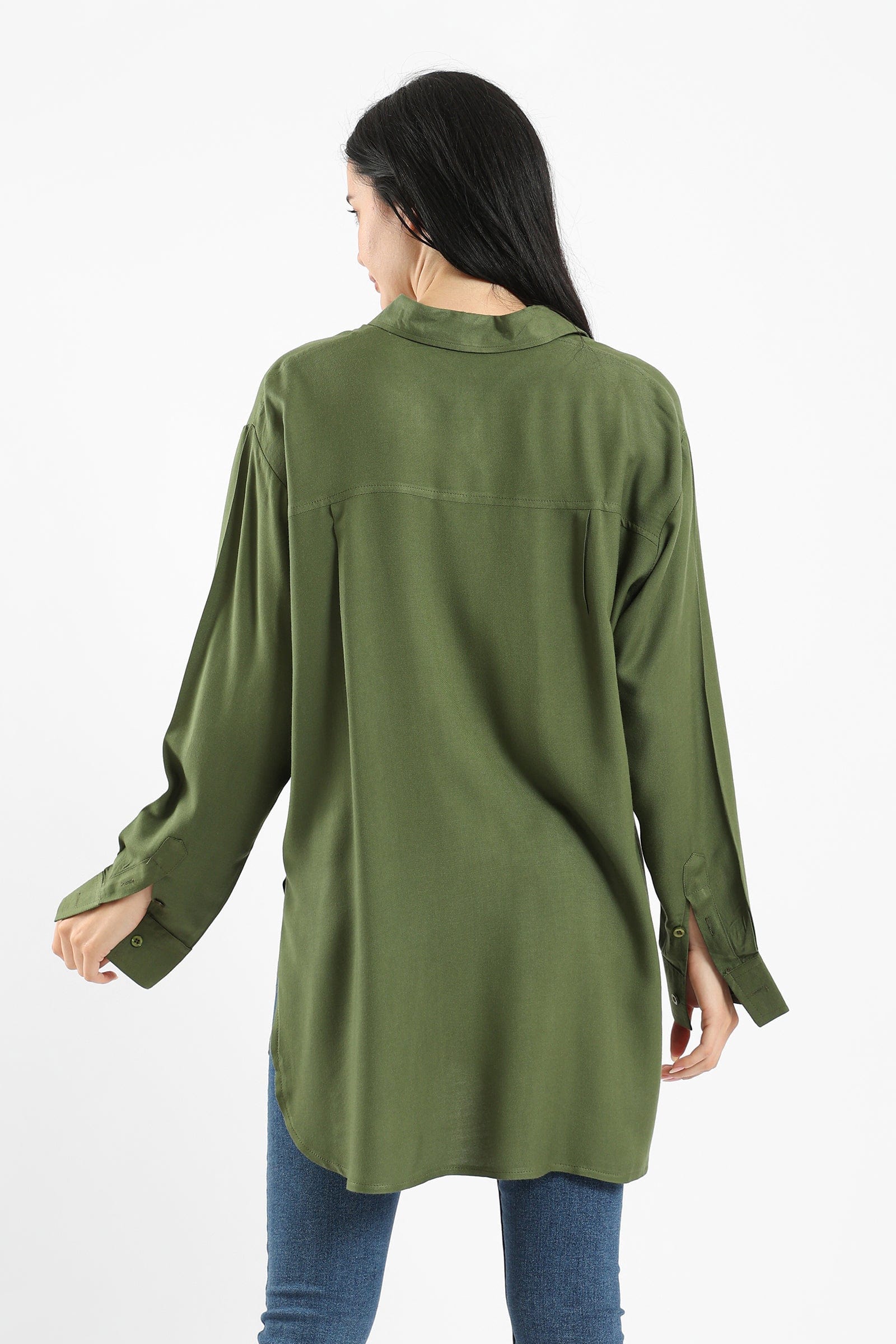 كارينا قميص أوفر سايز بأزرار أمامية بياقة مريحة كم طويل