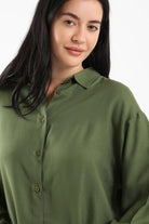 كارينا قميص أوفر سايز بأزرار أمامية بياقة مريحة كم طويل