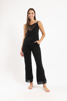 كارينا طقم بيجامة دانتيل بحمالات مع بنطلون