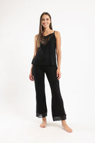 كارينا طقم بيجامة دانتيل بحمالات مع بنطلون