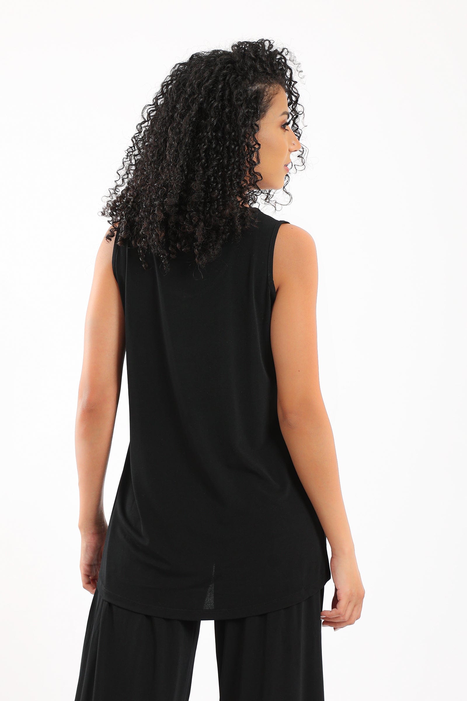 كارينا بلوزة كت سادة بياقة على شكل V