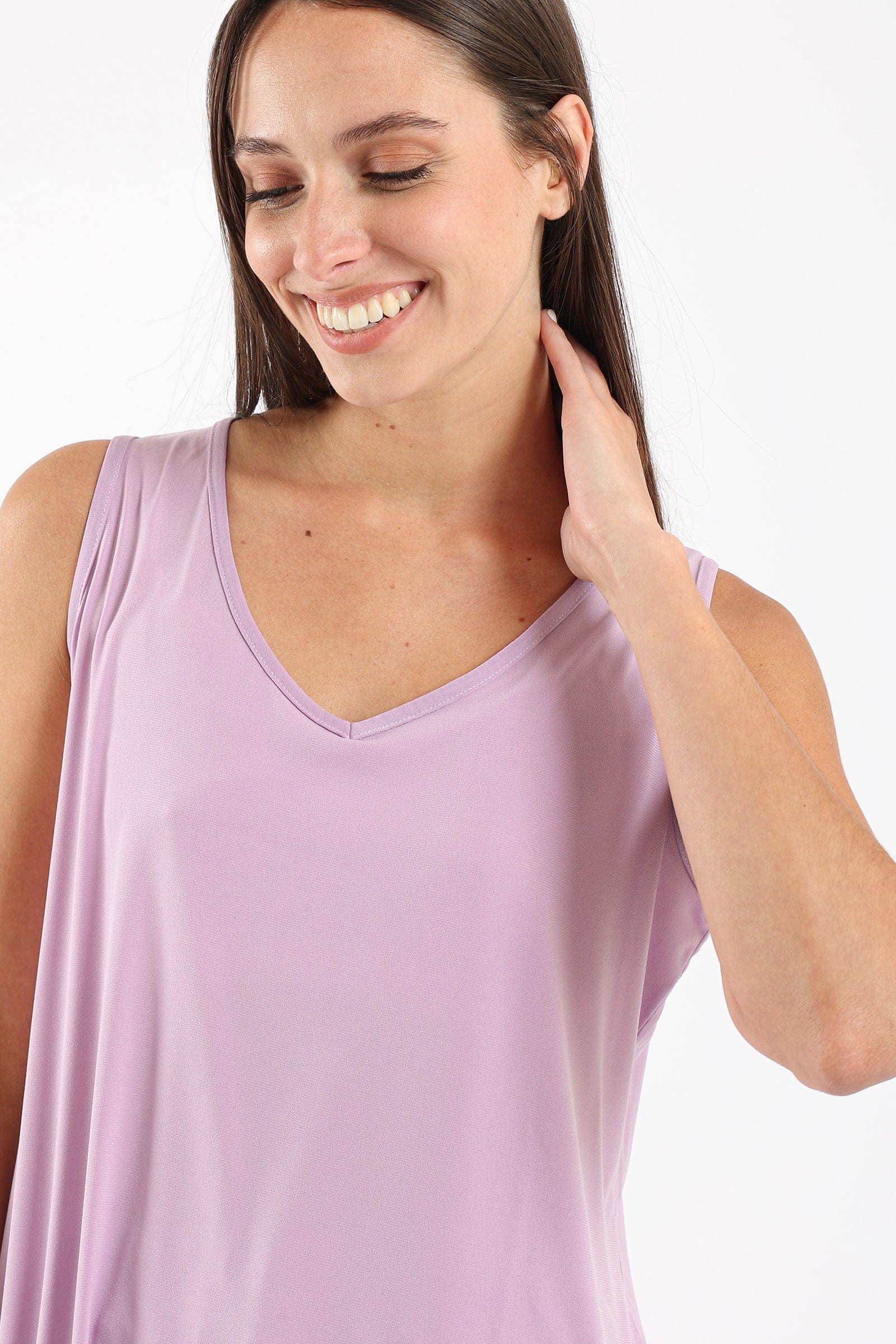 كارينا بلوزة كت سادة بياقة على شكل V