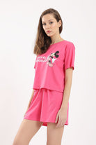 كارينا طقم بيجامة بطبعة ميكي ماوس تيشيرت وشورت فوشيا