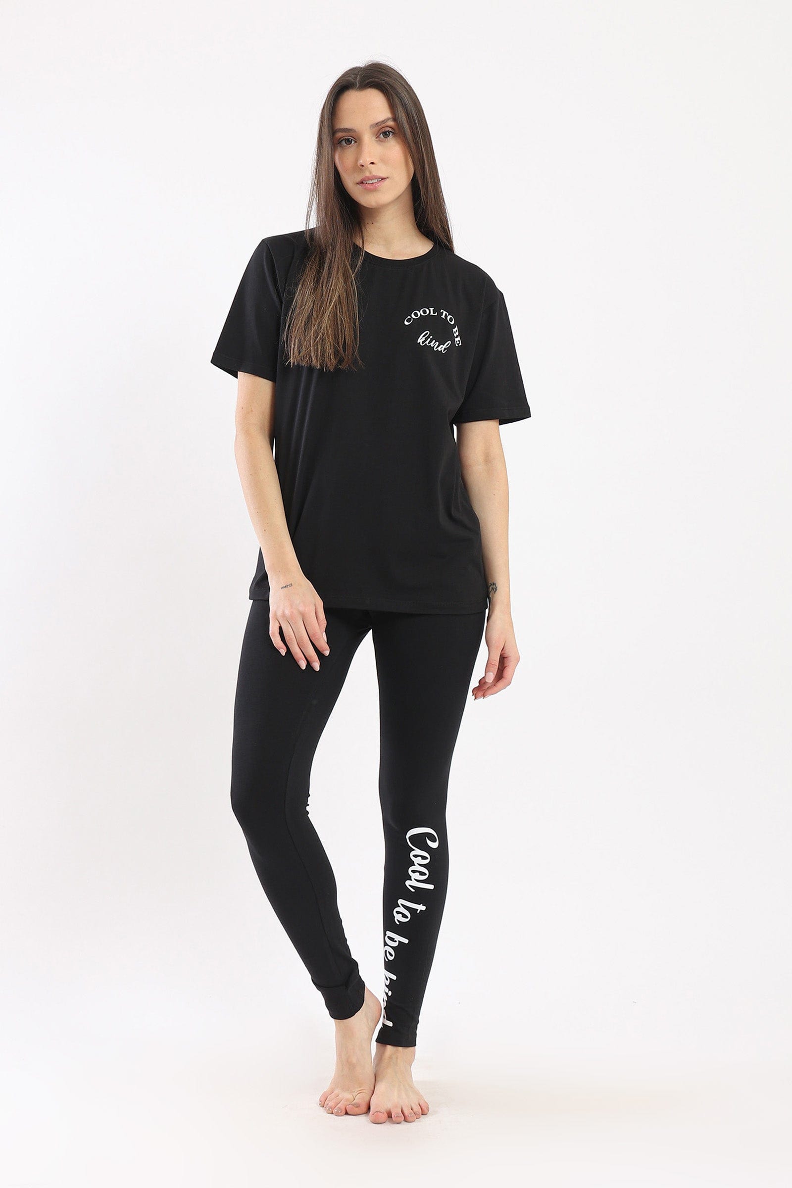 كارينا بيجامة نسائية بنطلون وتي شيرت بطبعة "Cool To Be Kind"