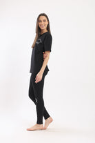 كارينا بيجامة نسائية بنطلون وتي شيرت بطبعة "Cool To Be Kind"