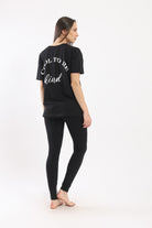 كارينا بيجامة نسائية بنطلون وتي شيرت بطبعة "Cool To Be Kind"