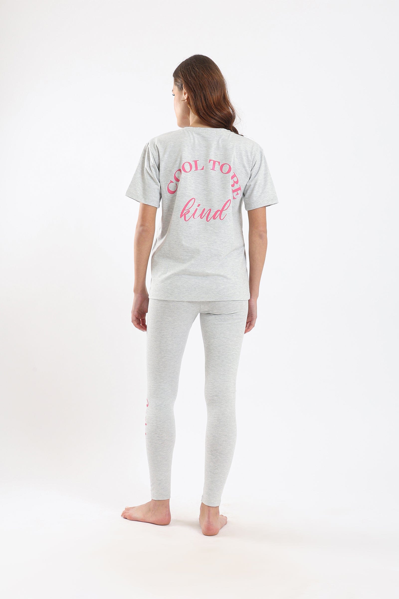 كارينا بيجامة نسائية بنطلون وتي شيرت بطبعة "Cool To Be Kind"