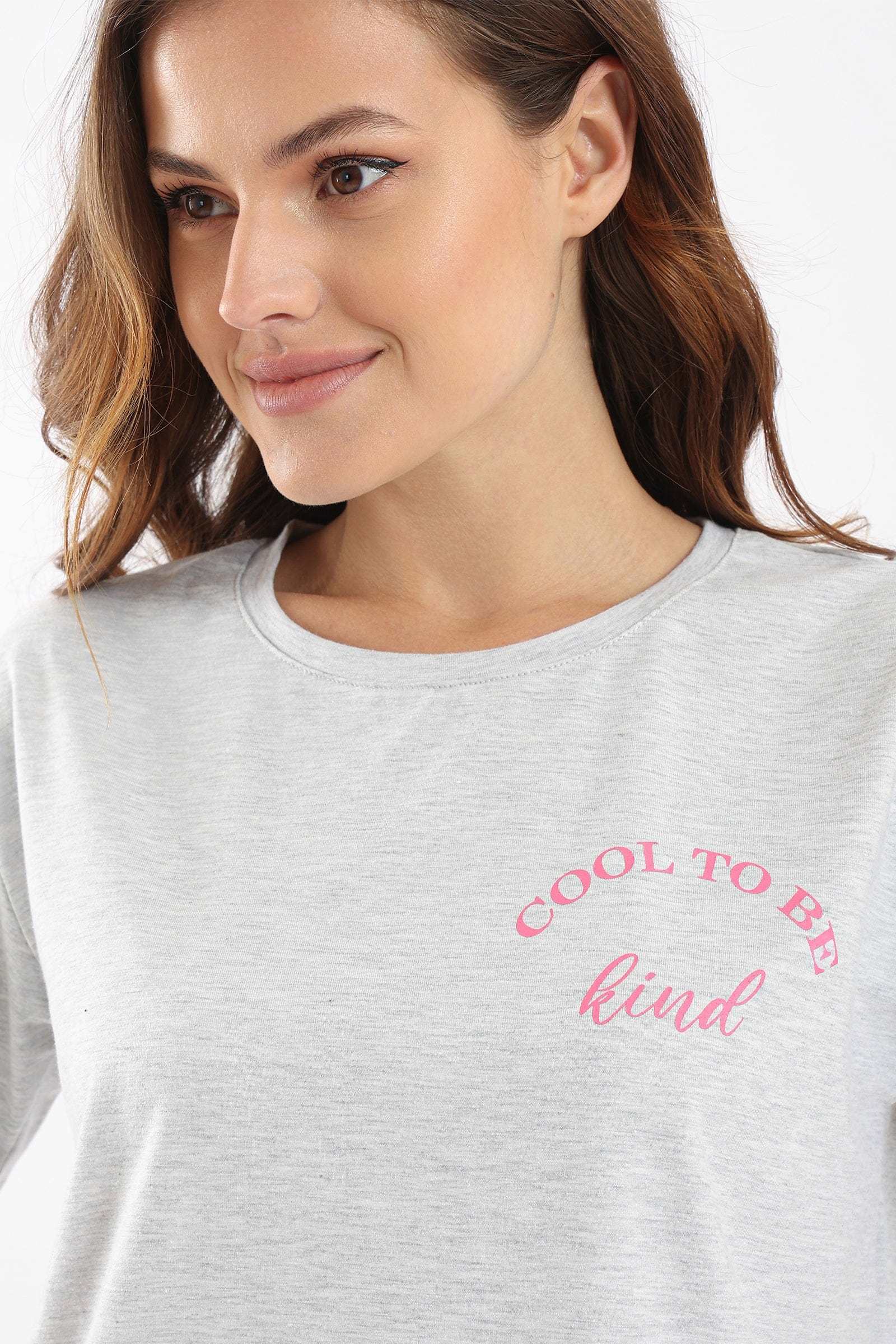 كارينا بيجامة نسائية بنطلون وتي شيرت بطبعة "Cool To Be Kind"