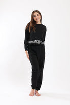 كارينا طقم بيجامة شتوي تيشيرت بطبعة كم طويل وبنطلون