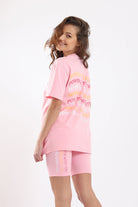 كارينا طقم بيجامة شورت قصير ضيق وتيشيرت أوفر سايز نص كم وردي