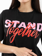 تي شيرت مطبوع نص كم