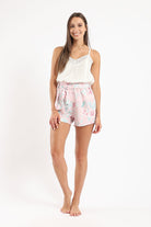 كارينا طقم بيجامة بلوزة حمالات من الدانتيل مع شورت