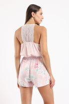 كارينا طقم بيجامة بلوزة حمالات من الدانتيل مع شورت