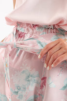 كارينا طقم بيجامة بلوزة حمالات من الدانتيل مع شورت