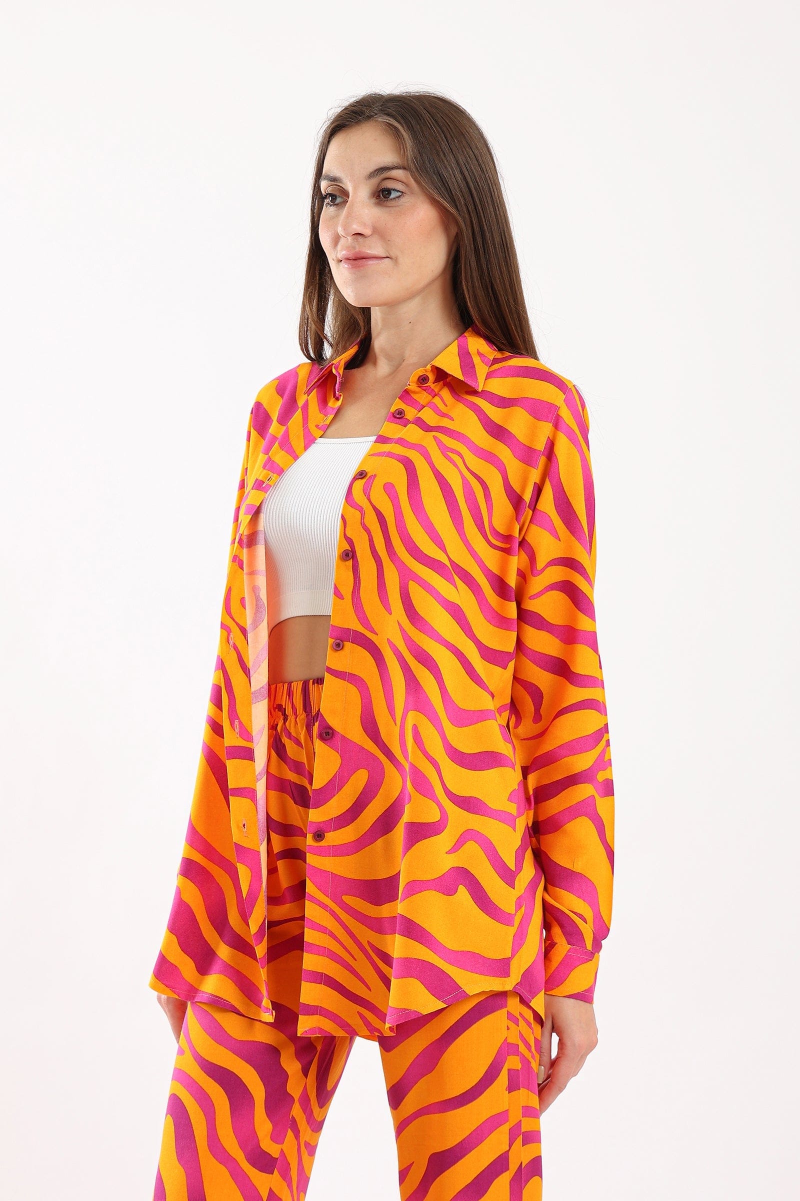كارينا قميص بنقشة ألوان زيبرا كم طويل ملون
