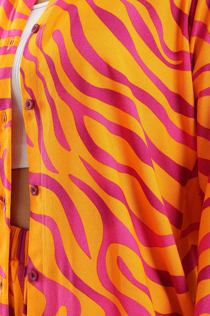 كارينا قميص بنقشة ألوان زيبرا كم طويل ملون