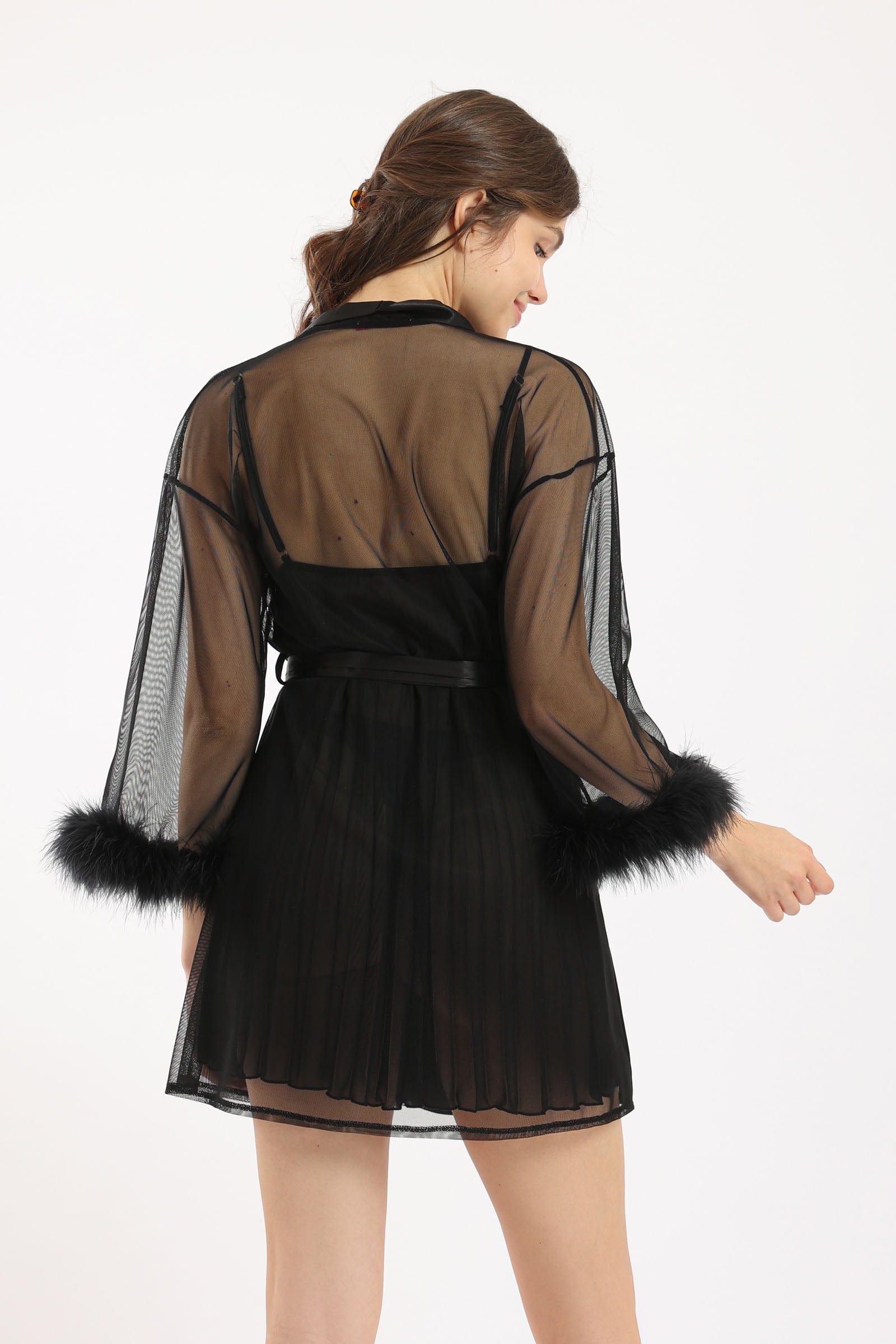 كارينا روب شفاف كم طويل مزين بالريش برباط على الخصر أسود